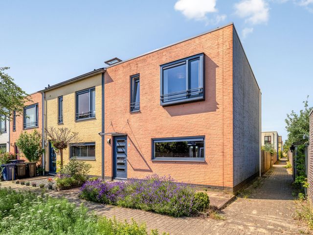 Jimmy Brownstraat 2, Almere