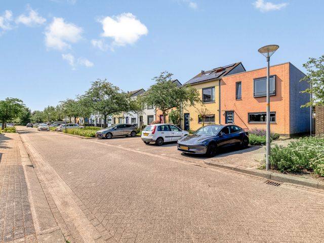 Jimmy Brownstraat 2, Almere