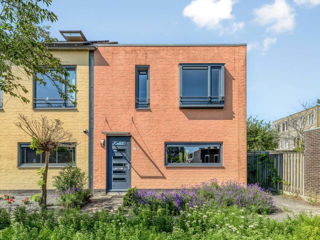 Jimmy Brownstraat 2, Almere