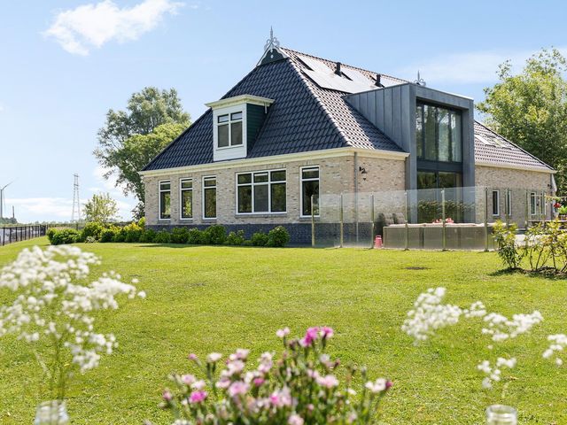 Oudeschouw 8, Akkrum