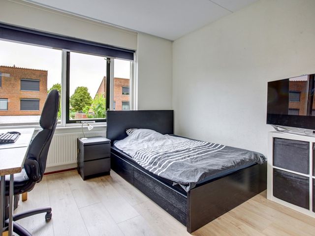 Tuinfluiterlaan 110, Zeewolde