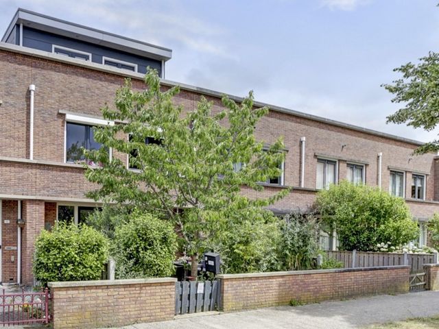 Tuinfluiterlaan 110, Zeewolde