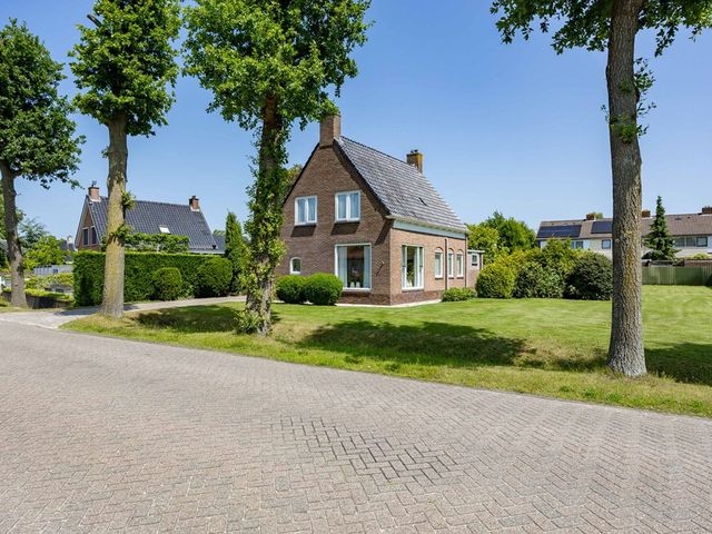 Lindsterlaan 6, Marum