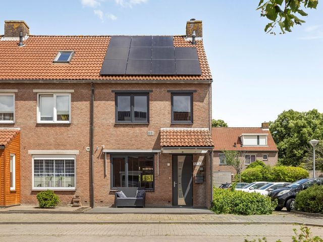 Hoefblad 53, Zwaag