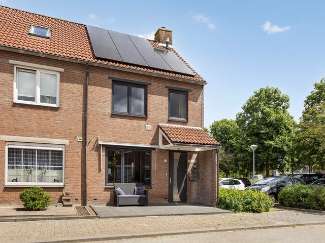 Hoefblad 53, Zwaag