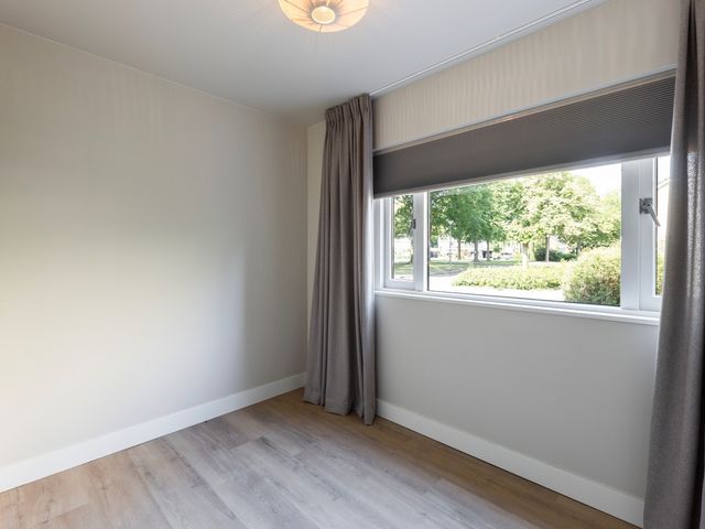 Bezoenstraat 8, Borne