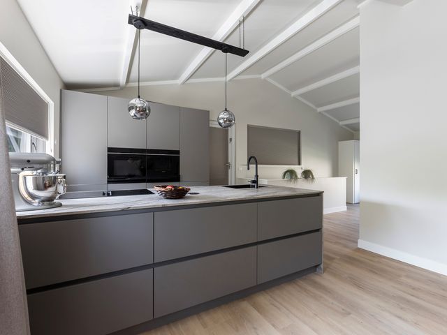 Bezoenstraat 8, Borne