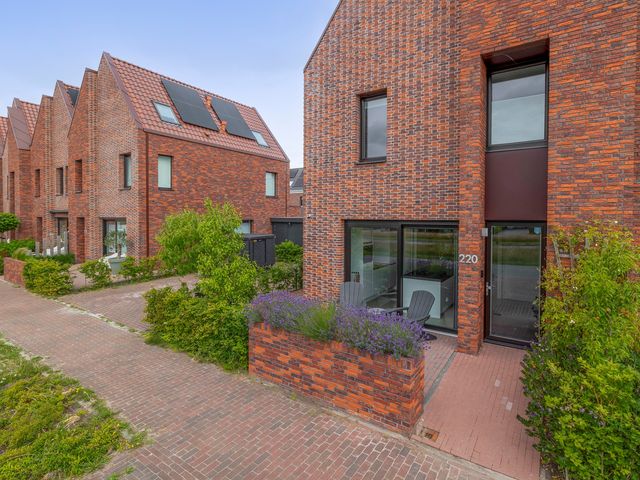 Vossenburglaan 220, Meerstad