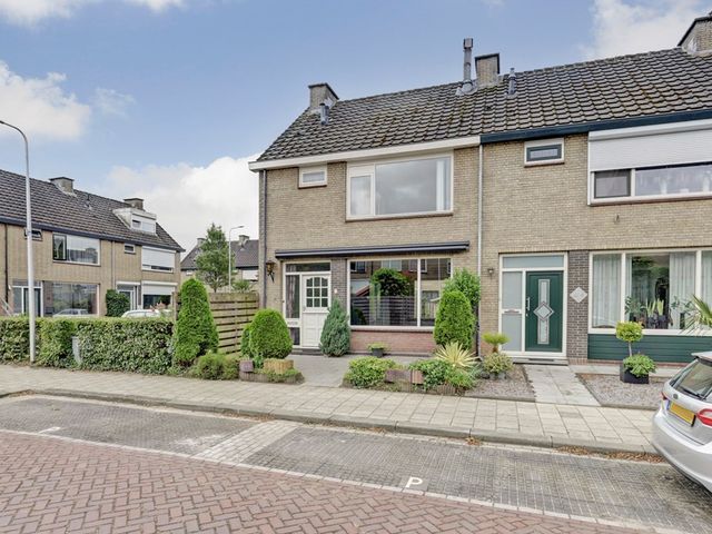 Kolgansstraat 8, Strijen