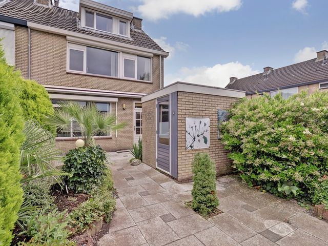Kolgansstraat 8, Strijen
