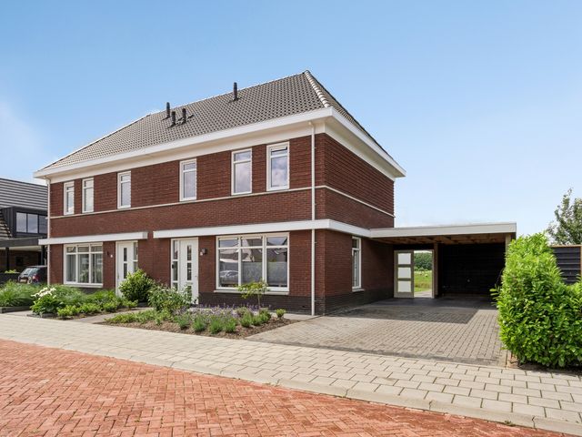 De Weerstallen 48, Kollum