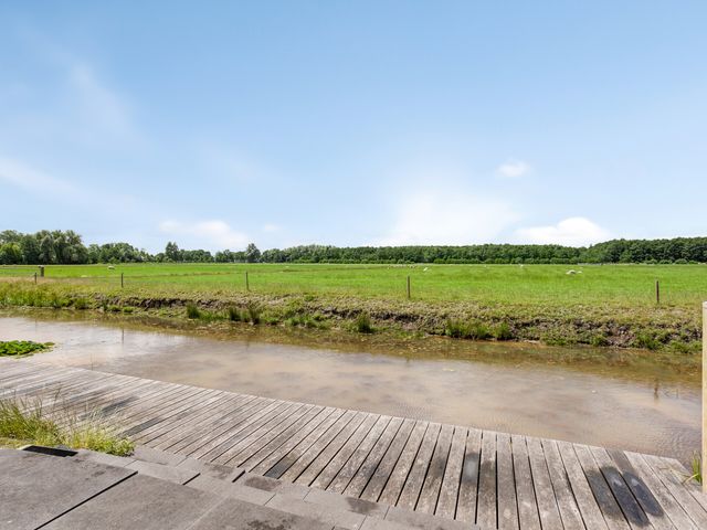 De Weerstallen 48, Kollum