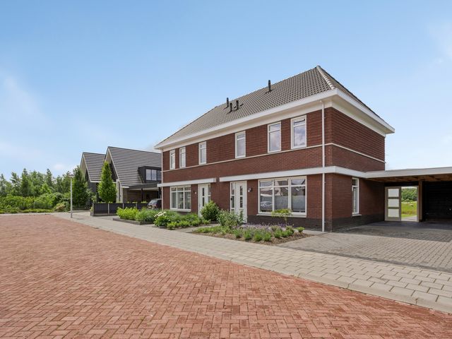 De Weerstallen 48, Kollum