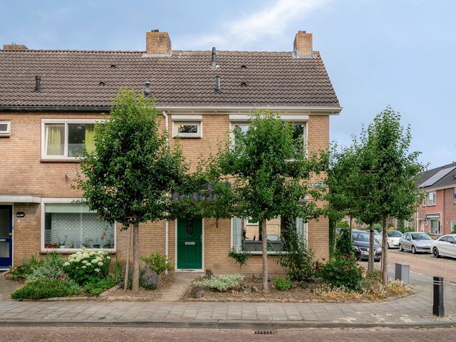 de Vriesstraat 2, Dinteloord