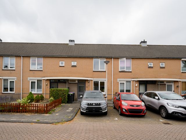 Lau Mazirelstraat 8, Spijkenisse
