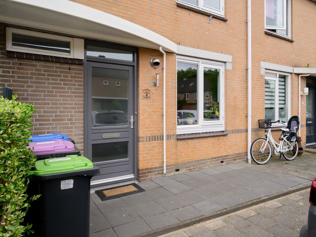 Lau Mazirelstraat 8, Spijkenisse