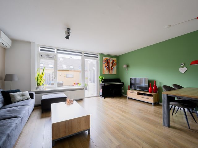 Lau Mazirelstraat 8, Spijkenisse