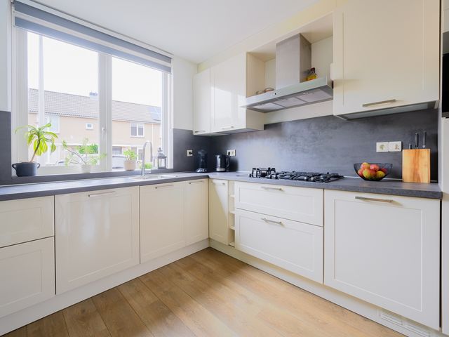 Lau Mazirelstraat 8, Spijkenisse