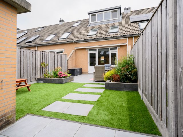 Lau Mazirelstraat 8, Spijkenisse