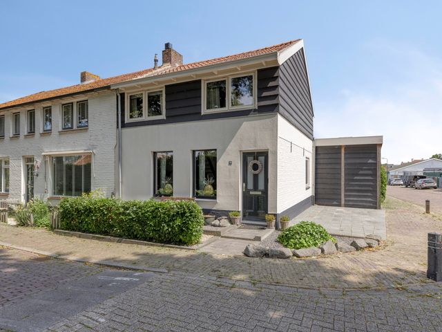 Stationsweg 16, Heinkenszand