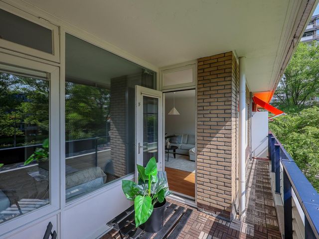 Donau 100, Amstelveen