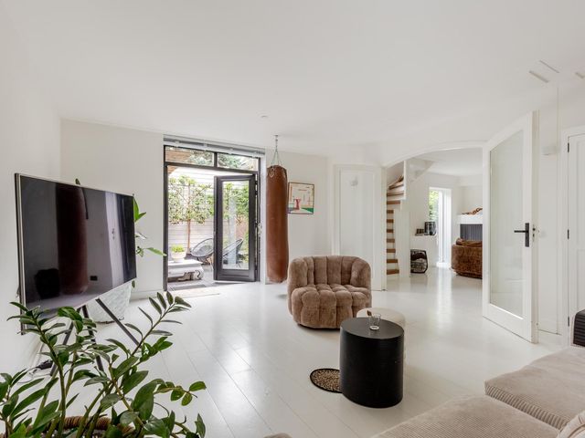 Oesterdam 7, Hoofddorp