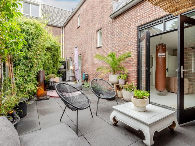 Oesterdam 7, Hoofddorp