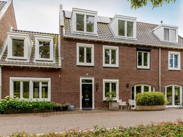 Oesterdam 7, Hoofddorp
