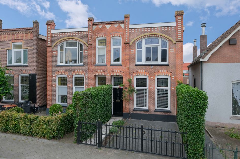 Ambtstraat 127