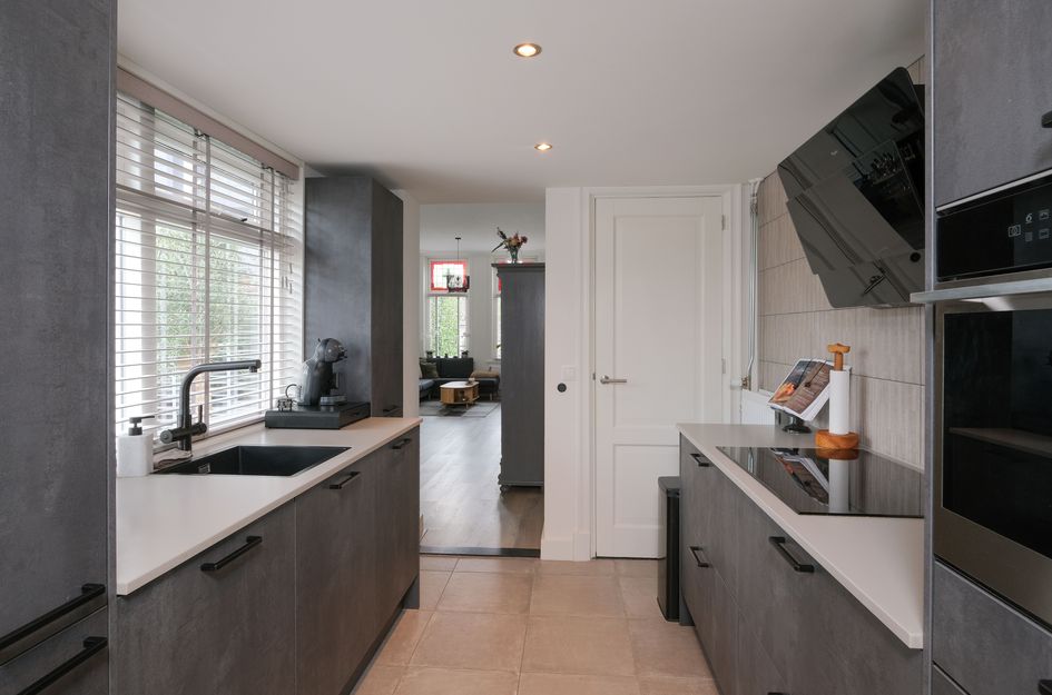 Ambtstraat 127