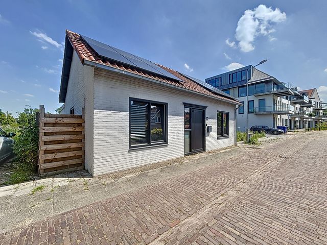 Pasdam 10, Sluis