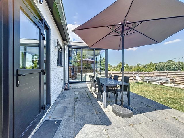Pasdam 10, Sluis