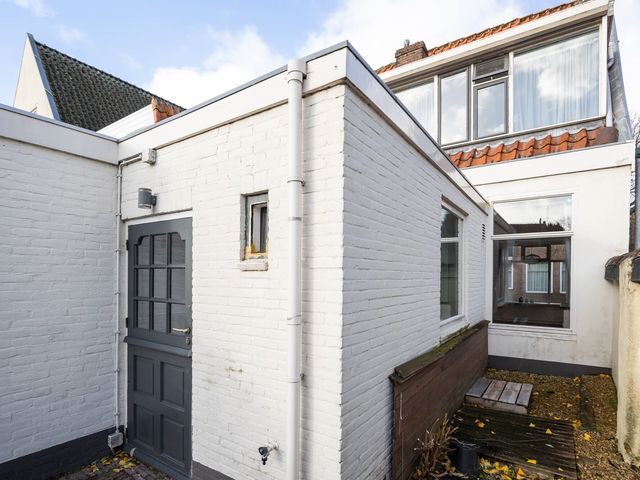 West 36, Hoorn