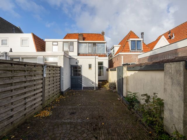West 36, Hoorn