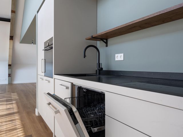 West 49S, Avenhorn