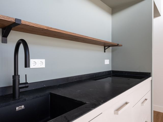 West 49S, Avenhorn