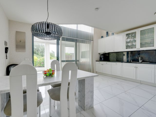 Serenade 33, Zaandam