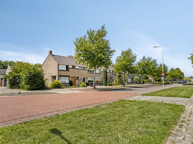 Bachlaan 25, Terneuzen