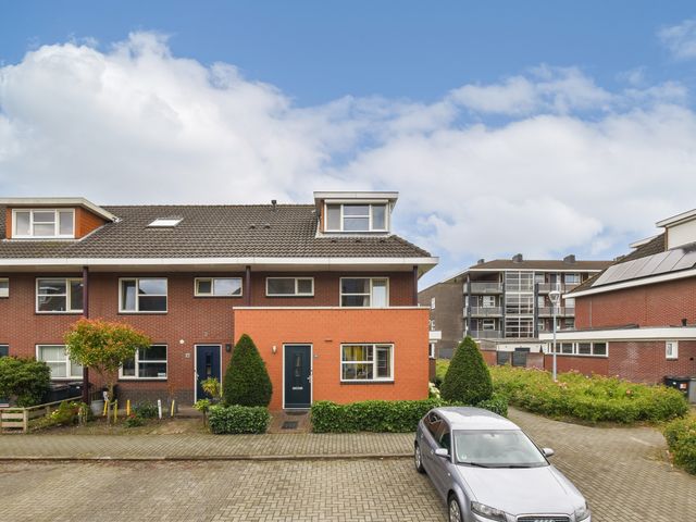 Rodelindalaan 38, Nieuw-Vennep