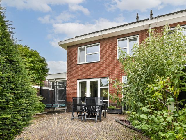 Rodelindalaan 38, Nieuw-Vennep
