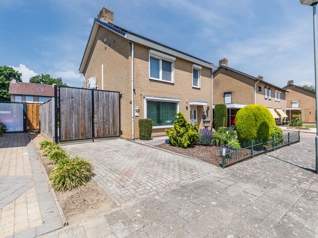 Rijnaakstraat 10, Maasbracht
