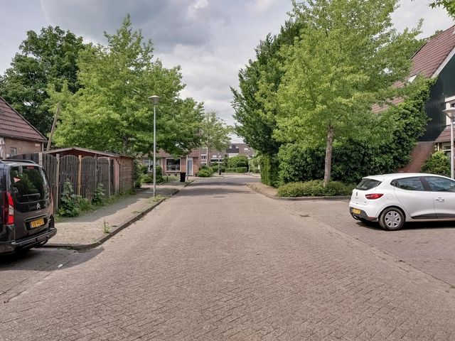 Weegbree 99, Zwaag