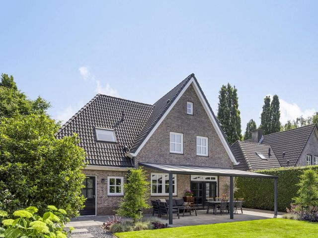 Dotterbloem 26, Schaijk