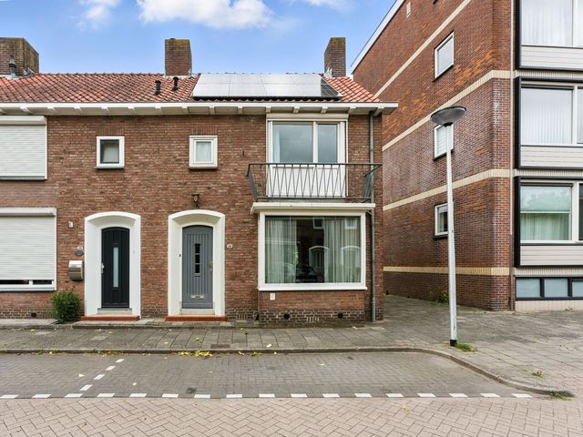 Adama van Scheltemastraat 28, Sliedrecht