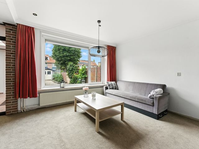 Adama van Scheltemastraat 28, Sliedrecht