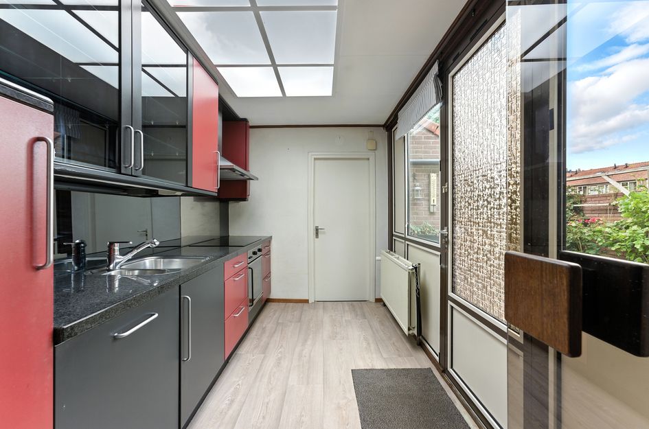 Adama van Scheltemastraat 28