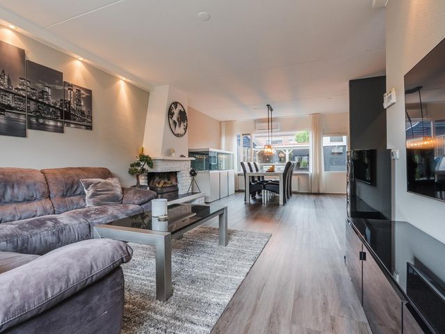 Oldenbandringhstraat 6, Hoogeveen