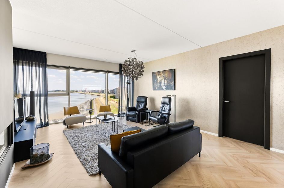 Waterfront 358