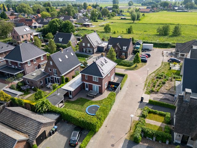 Weteringshof 1, Genderen