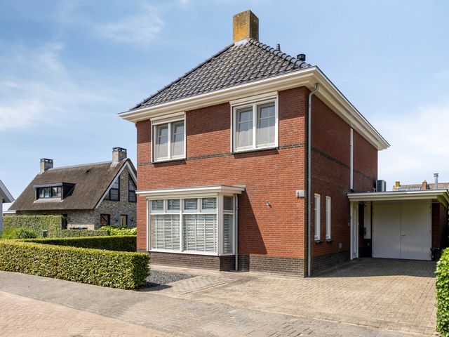 Weteringshof 1, Genderen